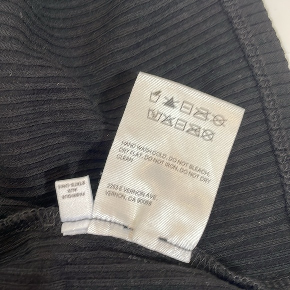 Reformation Jeans Tee Size S Black Ribbed Cropped Baby Tee EUC - Picture 8 of 8